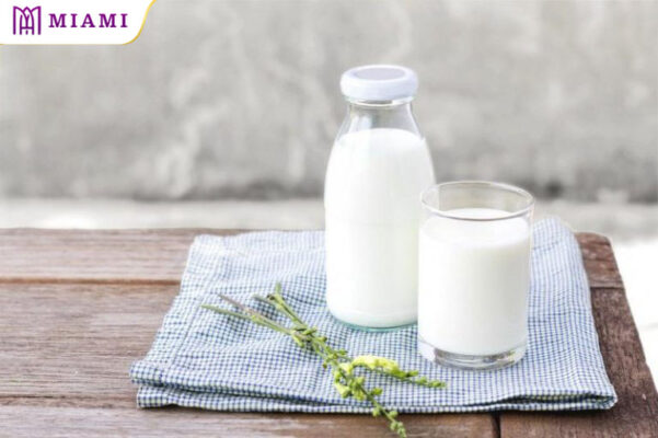 Một cốc sữa ấm ít đường sau nhổ răng sẽ giúp bạn thư giãn hơn